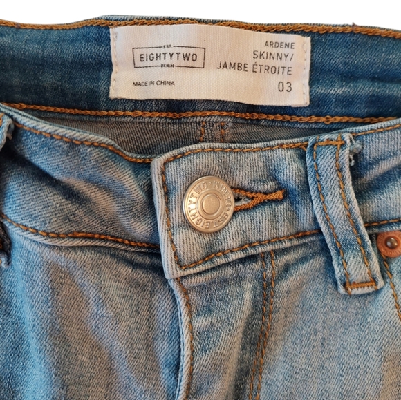 Ardene skinny light wash denim jeans - Picture 4 of 4